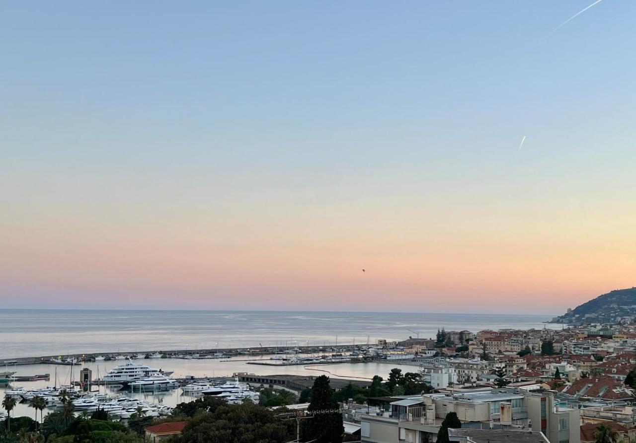 Special Home Vista Mare E Parcheggio Privato Sanremo Exterior photo